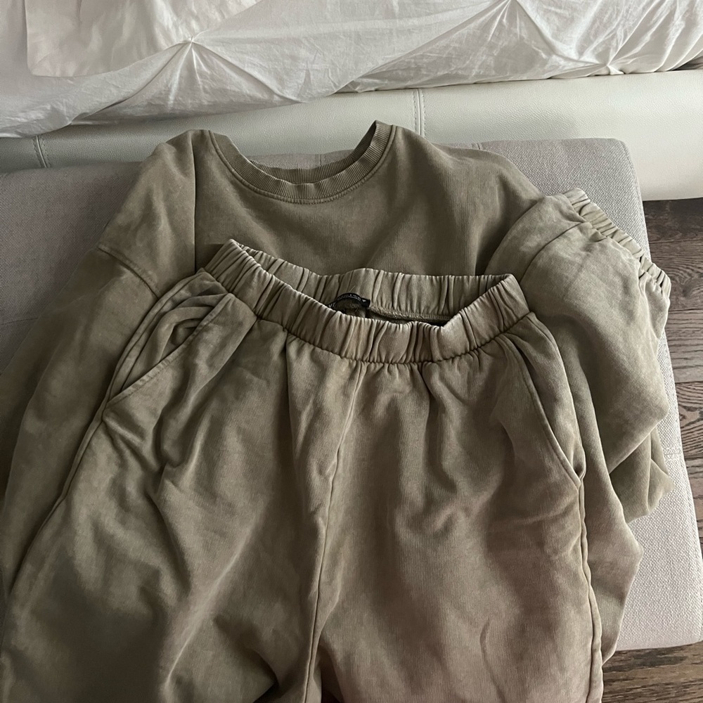 Army green Zara set